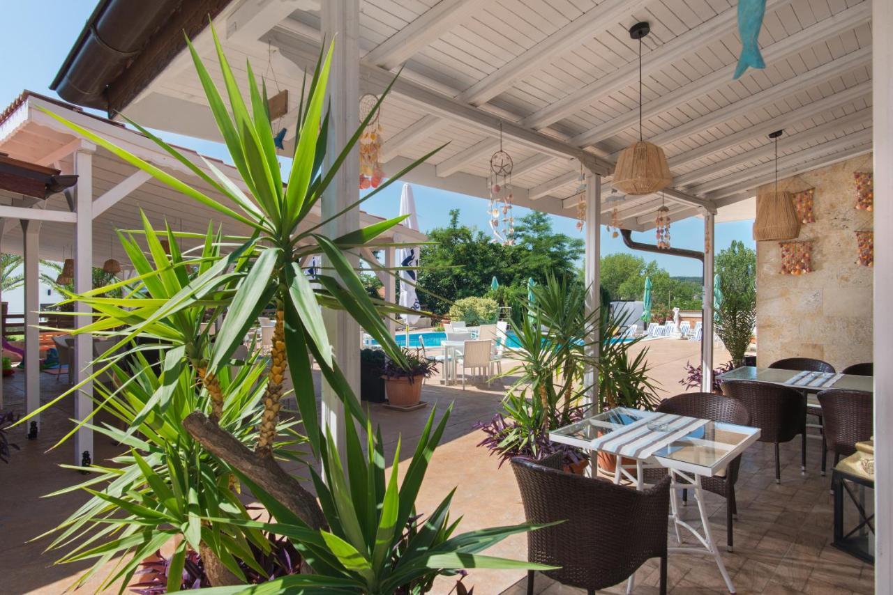 Семеен Хотел Golden Place Sozopol Exterior foto